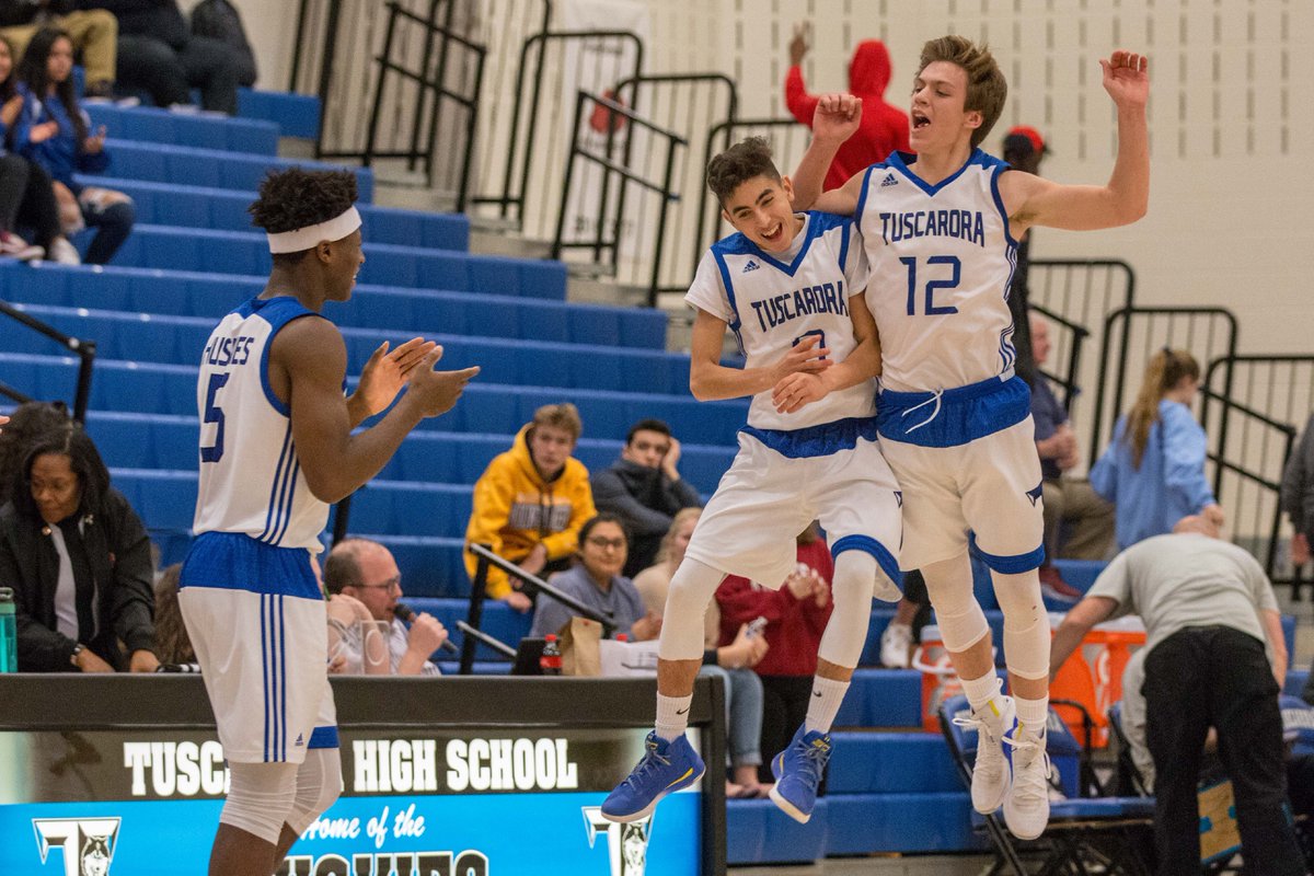 billvockephotos's tweet photo. @Husky_Hoopz had a hard fought win tonight. Congrats on making the Semifinals. https://t.co/U8NkFHMVLF