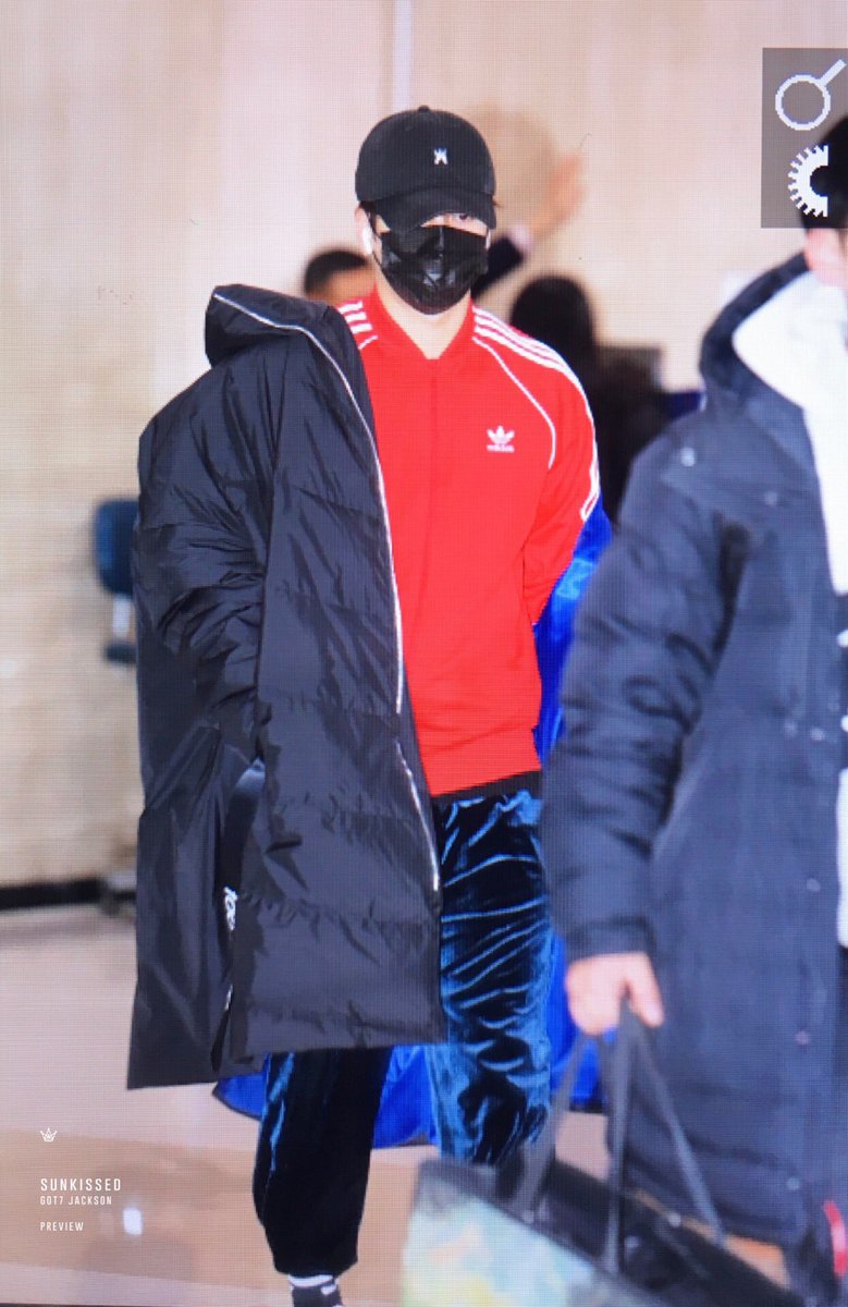 sunkissed0328's tweet photo. 170213 김공입국 #잭슨 #갓세븐 #JacksonWang #GOT7 ❤️ https://t.co/f4HKkCEnmT
