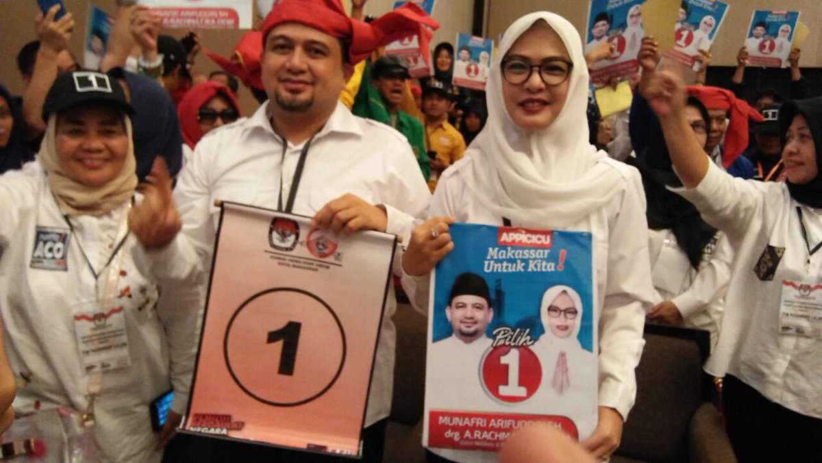 jalanankota's tweet image. KPU makassar menetapkan Pasangan calon Walikota dan Wakil Walikota Makassar Appi-Cicu nomor urut 1. Pasangan DIAmi nomor urut 2 di Pilwali Makassar. Untungnya nda takbaleji nomorka hahaha