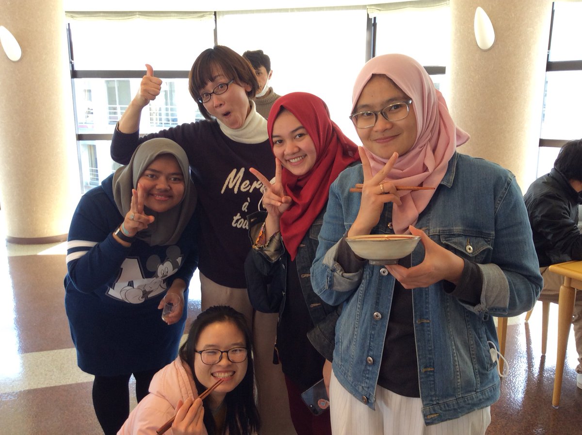 阪奈中央リハビリテーション専門学校さんのツイート 日本語科 いろんな国のご飯で 旧正月のお祝いが行われました 阪奈中央リハ 大阪 専門学校 理学療法 作業療法