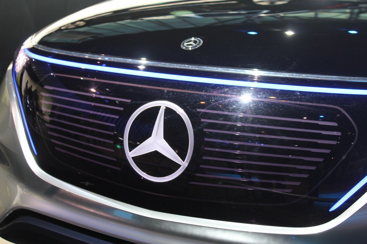 Dippy_S's tweet photo. The @MercedesBenz #ConceptEQ is a stunner and its there at the #AutoExpo2018. Here's more info >> https://t.co/xWuA3M9m7A @MercedesBenzInd @AEMotorShow https://t.co/YvqOeYfXF3