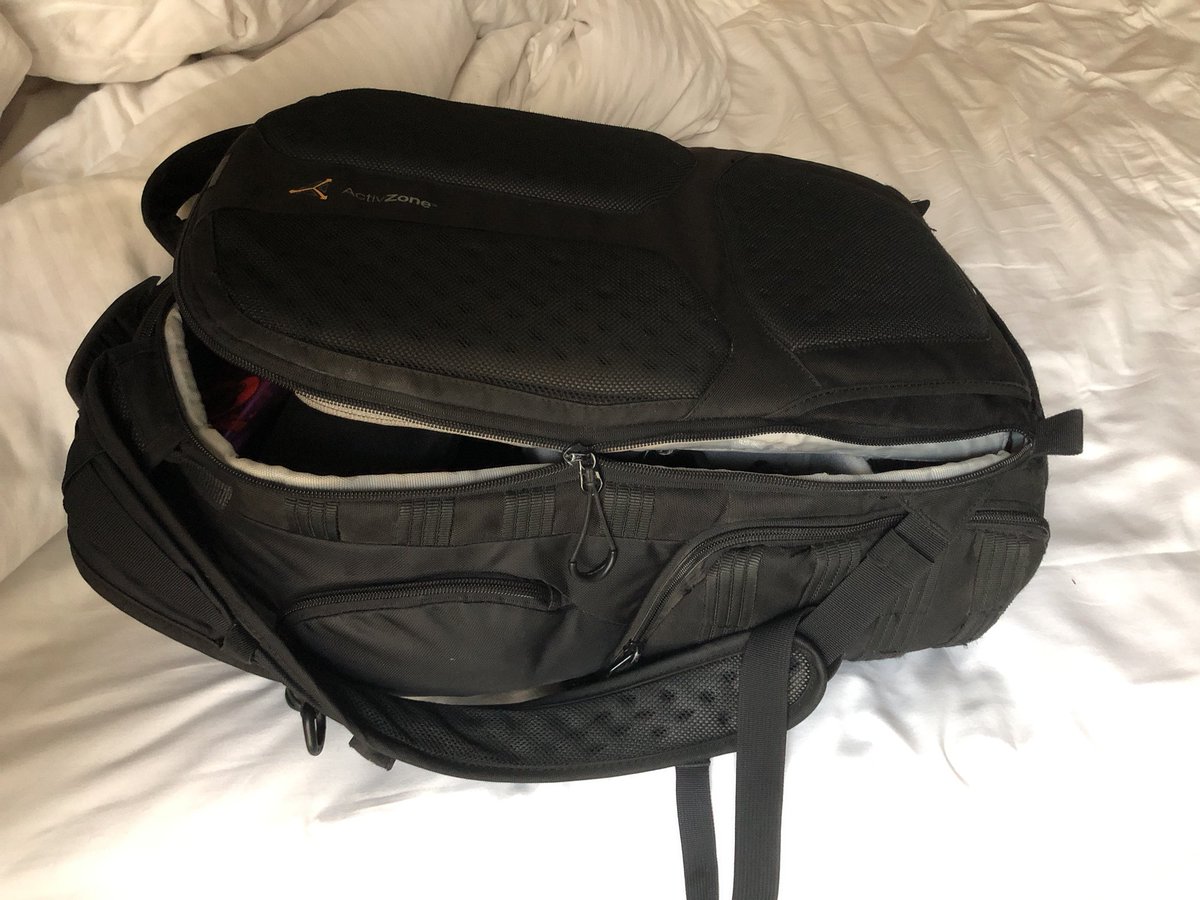 PEARCEYPROPER's tweet photo. @dougvansant @Lowepro I absolutely love my pro tactic 450 but I can’t be dealing with this zipper malfunction again!! https://t.co/6Iejcz0NAI