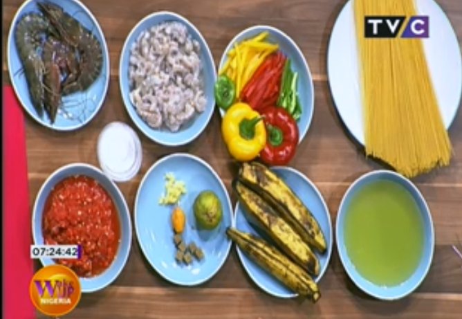 TVCconnect's tweet photo. Kitchen Corner: Chef @OyinadesKitchen makes her debut into the kitchen and she is preparing 'Pasta &amp; Prawn Dodo' for breakfast on #WakeUpNigeria https://t.co/gLFSHL1If4