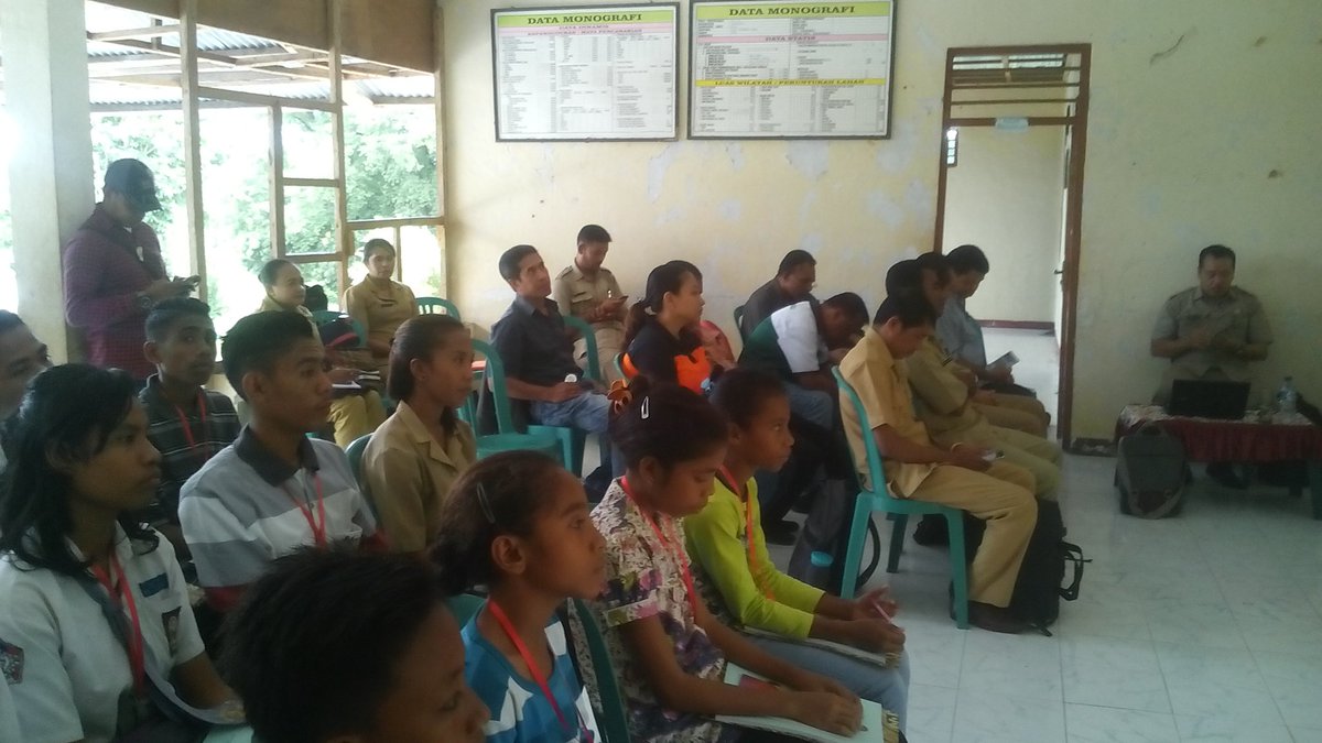 HertaYulius's tweet photo. Kegiatan Pengembangan musrengbang desa berperspektif anak di desa Kolisia kabupaten Sikka NTT.. Proses melibatkan anak dalam merencanakan pembangunan desa. https://t.co/1AVrHe1PML