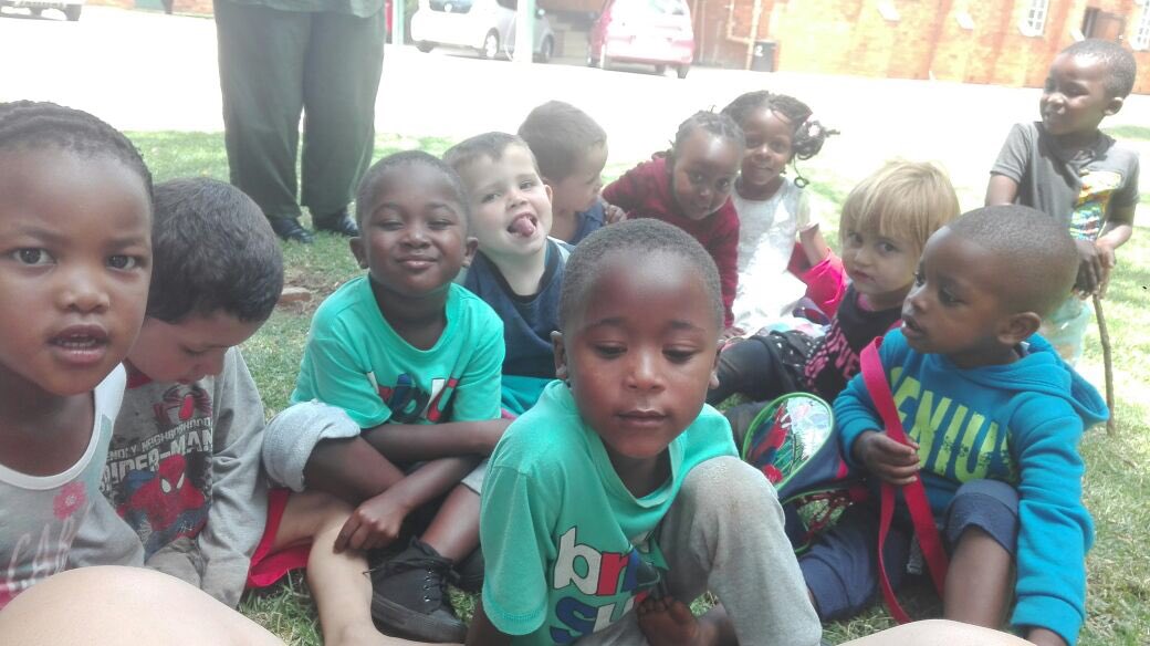 Soveel kinders, ouers in die areas het hulp nodig gehad! Nou is daar 2 dagsorg sentrums: Pikanini Benoni &amp; Boksburg. Ons het egter hulp nodig. Daarom dat ons vandag hierdie briefie deel : Facebook.com/Karlien.van.Ja… 
Dankie vir jul ondersteuning!