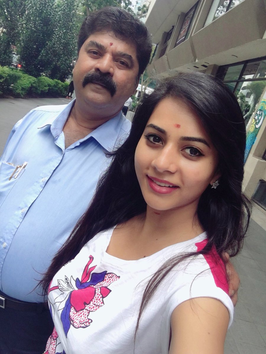 suza888's tweet photo. Happy birthday my luv Appa ♥️😘🎊The reason y I still smile after a storm 😊the only soul who loves me more than his life nd who believes me no matter what I chose to do ☃️💛
HAPPY BIRTHDAY APPA 🎂😍hope u have a blessed year ahead nd stay young 🐣nd I love u more than u do🧡 https://t.co/LPLyOfAb3n