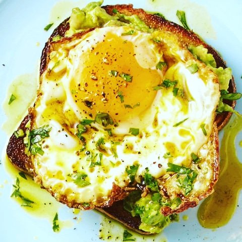 BodyCompass_tv's tweet photo. Try the simple, healthy and very nutritious Curry-Avocado Crispy Egg Toast
Ingredients
5 tbsp. olive oil
2 large eggs
2 slices bread
1/2 tsp. curry powder
1 avocado
2 tsp. lime juice
1/8 tsp. salt
Chopped cilantro for garnish
#bodycompass #fitlife #fitfam #wellbeing #food https://t.co/3xZEQDtEiG