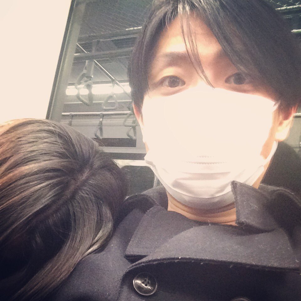 アンバランス黒川忠文 No Twitter 電車の中 私の肩にもたれて寝る長女 嫁にもたれかかれるよりドキドキ 笑 マジで嬉しい 目的駅までノロノロ運行でお願いします 普段甘えてこない娘が 神様ありがとう 電車の中 肩に 娘が もたれかかる 嫁より