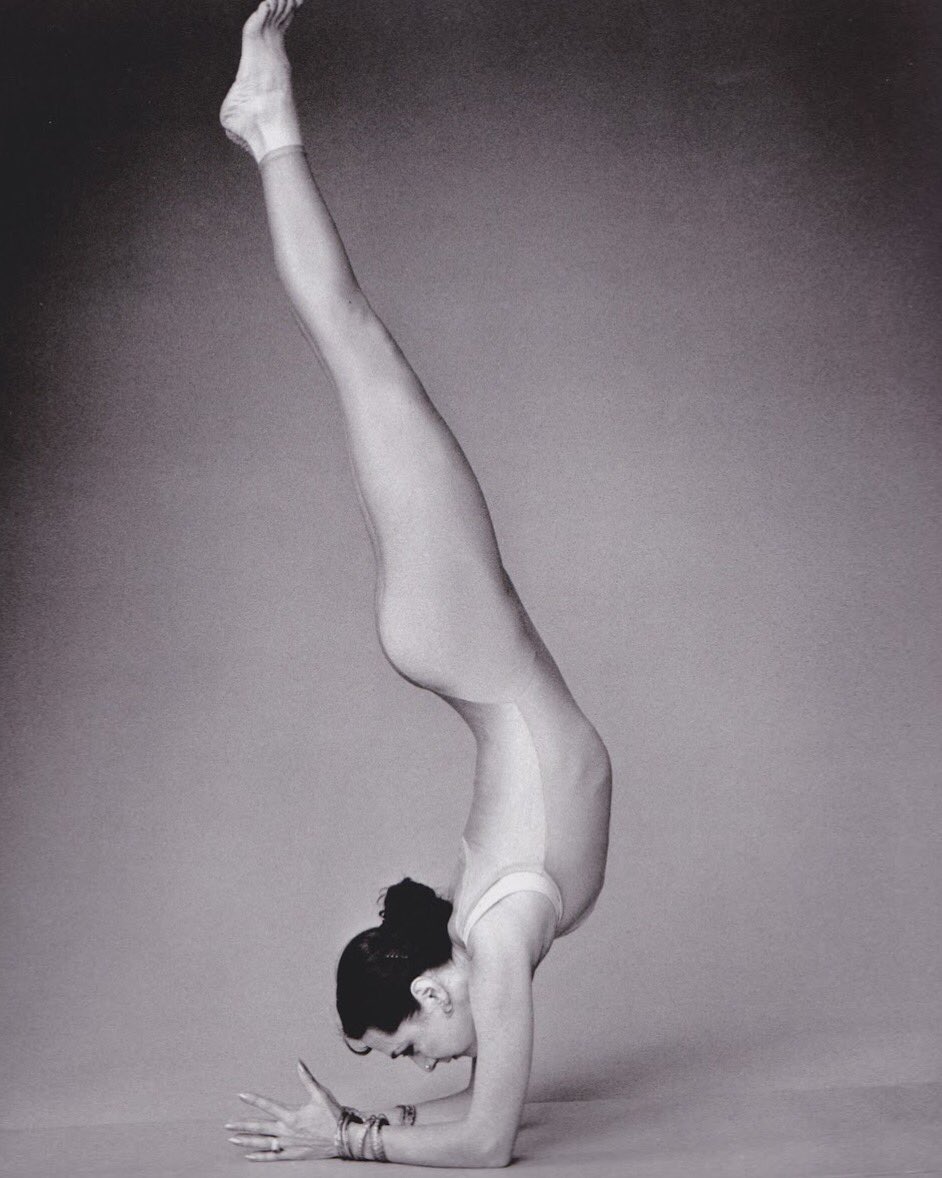 WhatIsRealMovie's tweet photo. Padma demonstrates the grace of the Peacock in Pincha Mayurasana in this image from the 1998 Jivamukti Calendar. Picture: Martin Brading @anglaij 
https://t.co/yOceaT8i1X #sharongannon #davidlife #yogalife #yoga #newyorkyoga #foodmattersTV #GaiaTv https://t.co/VP7Uu66sZX