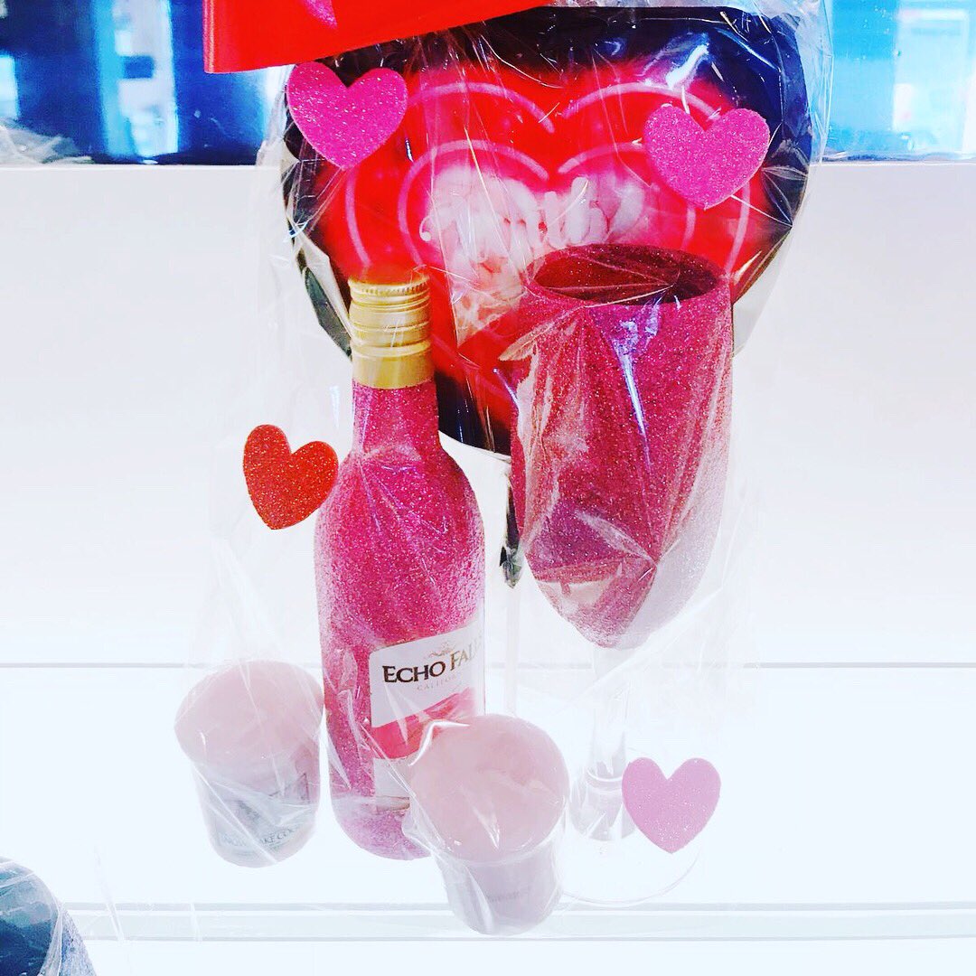 thekingharold's tweet photo. Valentine gifts available at bar!!! #valentinesday #gifts #pub #love #romance #instagood https://t.co/Vij2vliUX1