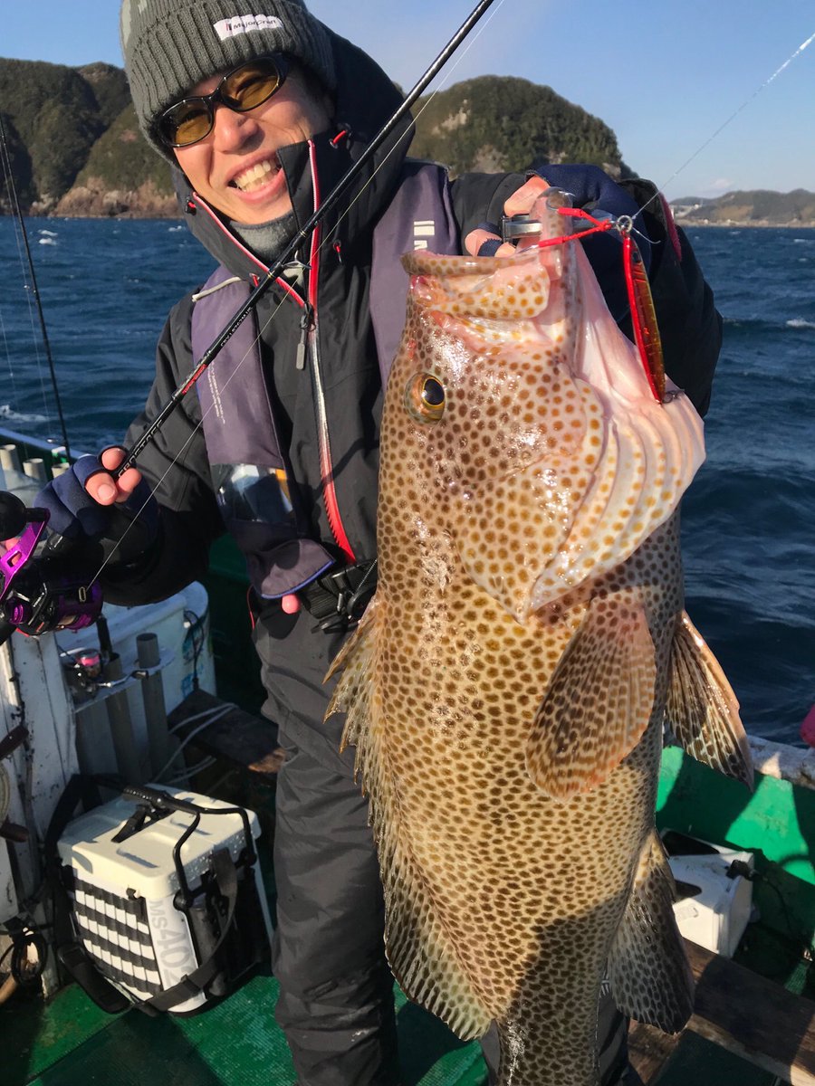 メジャークラフト株式会社 ヒロセマンレポート 和歌山県串本エリアにて マイクロジギング で良型 オオモンハタ と アオハタ に アカハタ 連発でした ロッドは クロステージ マイクロジギング専用モデル ルアーは新製品の ジグパラtg 40 50 60gで