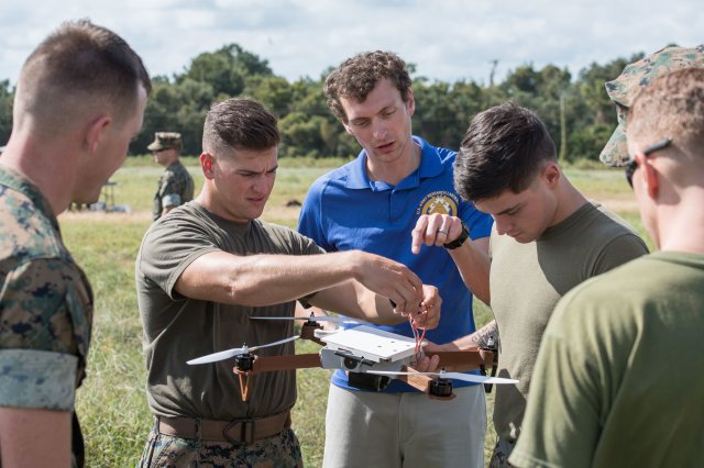 3D_Prod's tweet photo. L’Army Research Laboratory &amp; les Marines US travaillent sur la fabrication de #drones en #impression3D
A découvrir sur @3D_Prod https://t.co/ZqmDRxjqnK #3dprint #3Dprinting #army #tech https://t.co/oVAXKZYd9u