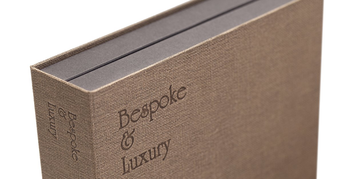 nPackLuxury's tweet photo. This Promotional box speaks for itself. 
Clamshell construction with hidden magnets. Wrapped in NAPURA® CANVAS by Winter &amp; Co, finished by heat &amp; pressure debossing. 
Inside made from Curious Collection Metallics Chocolate by Arjowiggins
#Presentationbox #arjowiggins #winterandco https://t.co/a7mTGdWlej