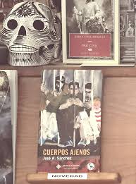 launarota's tweet photo. #Recordando2017 "Cuerpo ajenos" de José A. Sánchez, un ensayo ameno sobre la relación que existe entre el cuerpo, la ética y la representación en el teatro, cine y literatura contemporáneos https://t.co/of0ZiT2z5v