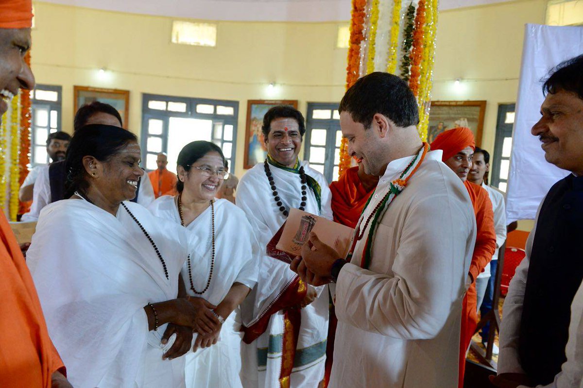 Congress President Rahul Gandhi paid his respects at the Anubhava Mantapa in Basavakalyan, Bidar. #JanaAashirwadaYatre #KayakaveKailasa