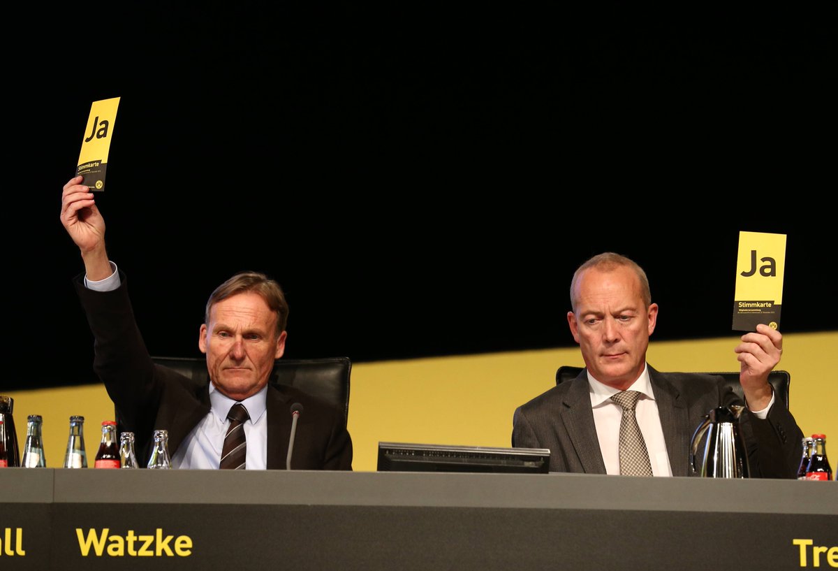 RNBVB's tweet photo. Der #BVB setzt auf Kontinuität: #Watzke und #Treß verlängern Verträge - #Cramer wird befördert. https://t.co/ptVWs4vNAL (Foto: Bielefeld) https://t.co/JRNVx18eb8