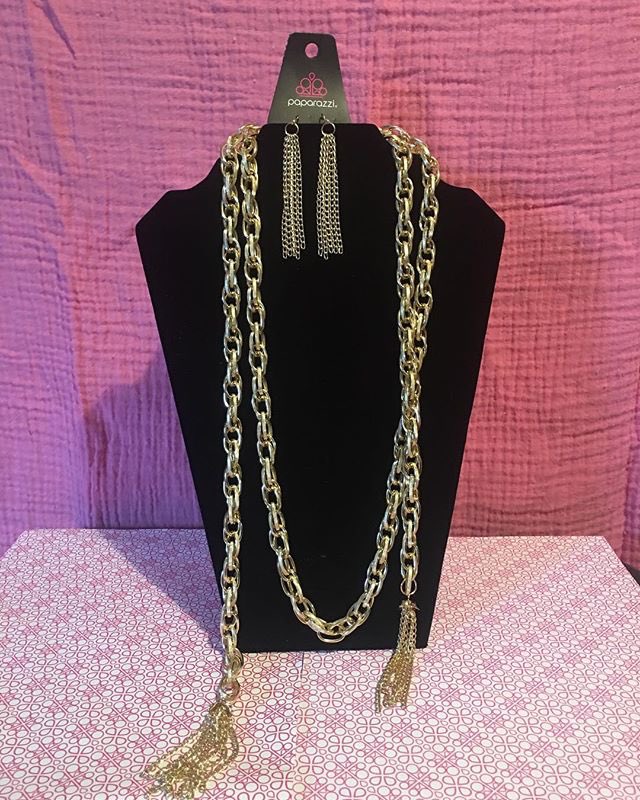 SCARFed For Attention Gold Blockbuster-1 $5 plus shipping.#supportsmallbusiness #love #fashion #nj#entrepreneur #paparazzijewelry #paparazzijewelry  #jewellerynecklace #jewelryaddict #jewelrylover #only5bucks #only5dollars #tuesdays #getpretty #dope #dopejewelry #thankyouGod