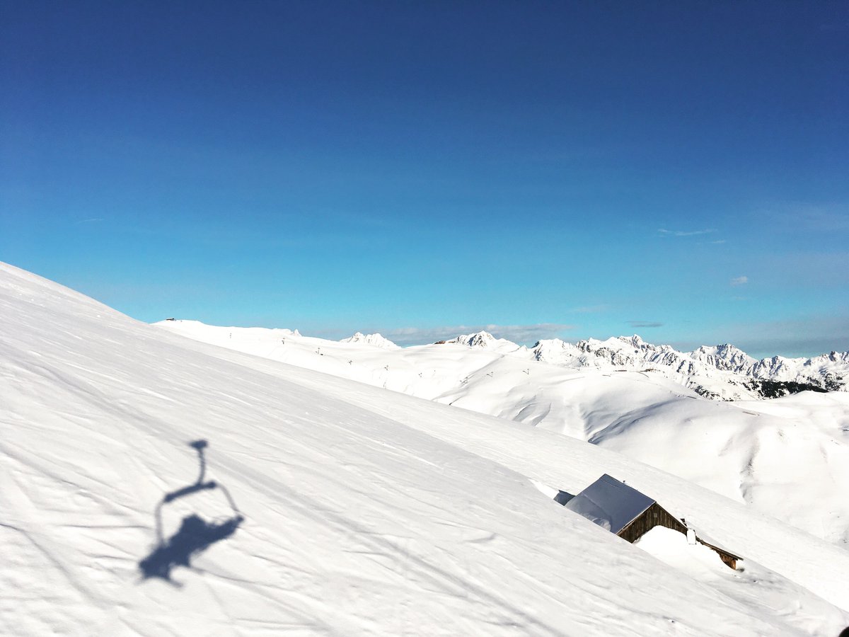 Miroir des neiges ❄️☀️

#Sybelles #saintjeandarves #saintsorlindarves #lecorbier #toustoussuire #saintcolomban #lesbottieres #mauriennisezvous #frenchalps #neige #snow #ski