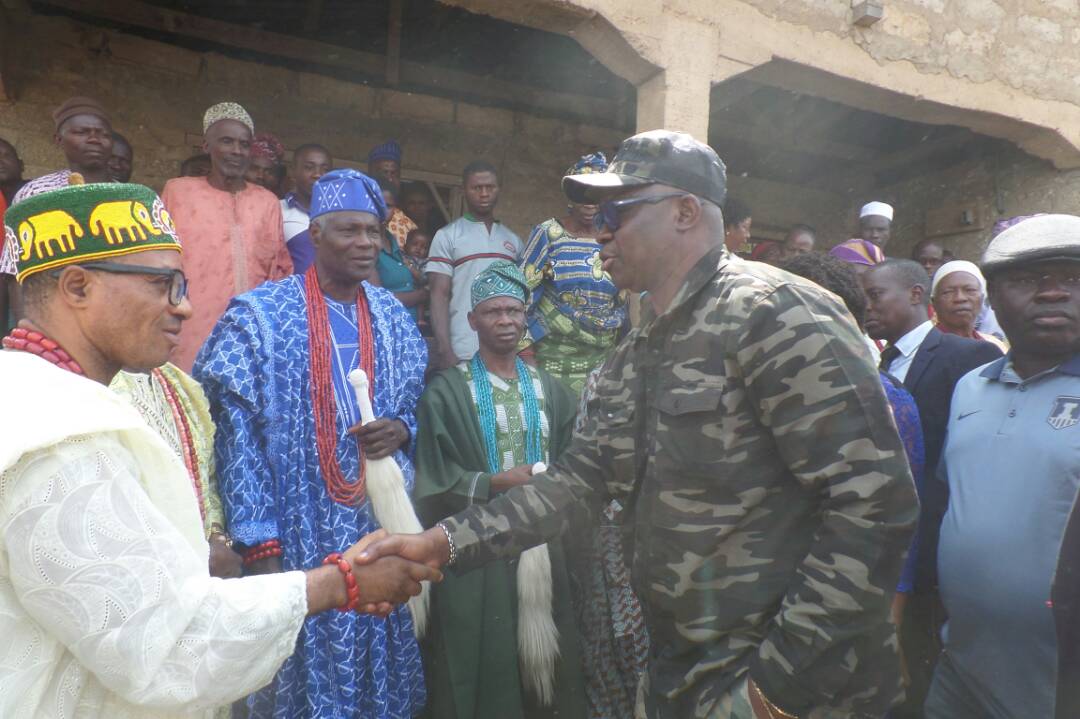 Governor Fayose, on Tuesday, paid condolence visit to the family of  one Olayemi Tunde in Ipao Ekiti who was killed by suspected herdsmen on Sunday. 