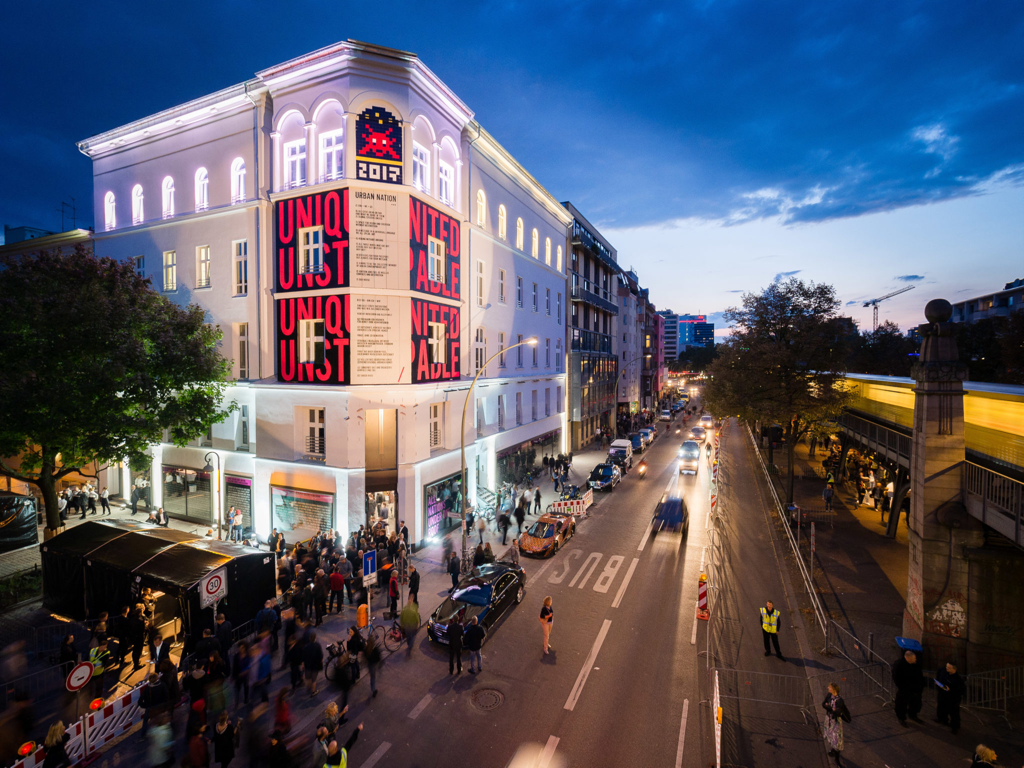 Catch Yasha + her contemporaries discuss their careers in the arts -
TAC10 : "Against The Odds" 24/02 <a href="/UrvanityArt/">Urvanity-art</a> Fair 

Speaker Yasha Young, has independently curated more than 250 worldwide prestigious exhibitions, and is the creative director of <a href="/URBANNATIONBLN/">@URBANNATIONBLN</a>, seen here.