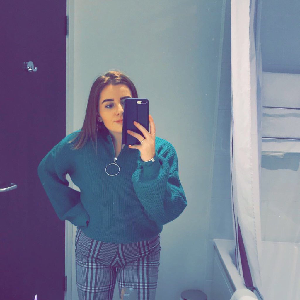 maisiegontier's tweet photo. #NewProfilePic https://t.co/knW4Vvj5He