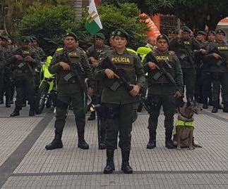 CarmenApicala's tweet photo. Ayer se realizó la ceremonia Policial, lanzamiento de la fuerza disponible ELITE para el departamento del Tolima en el Parque Murillo Toro, Ibagué Tolima a las 10:00 AM https://t.co/Ria0TzPasY