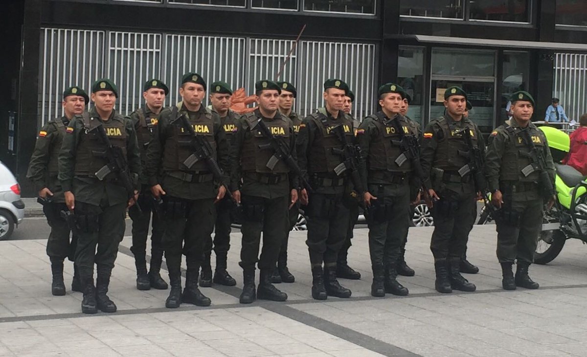 CarmenApicala's tweet photo. Ayer se realizó la ceremonia Policial, lanzamiento de la fuerza disponible ELITE para el departamento del Tolima en el Parque Murillo Toro, Ibagué Tolima a las 10:00 AM https://t.co/Ria0TzPasY