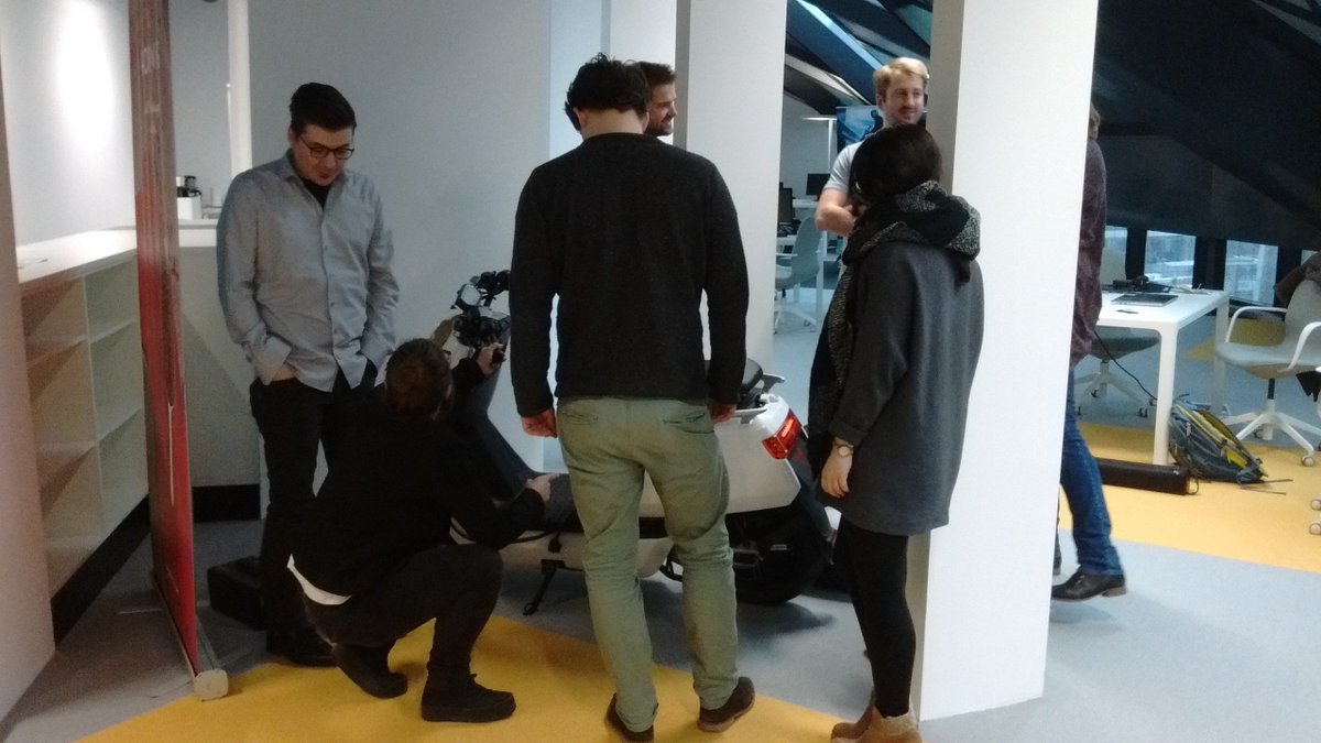 aspernmobilLAB's tweet photo. Bald startet unser Forschungsprojekt mit #gourban https://t.co/1Fu8Op0a7y, das erste Brainstorming heute im @weXelerate war bereits vielversprechend #sharing #emobility #Nudge #Responsivity https://t.co/hwzj1Nc6wt