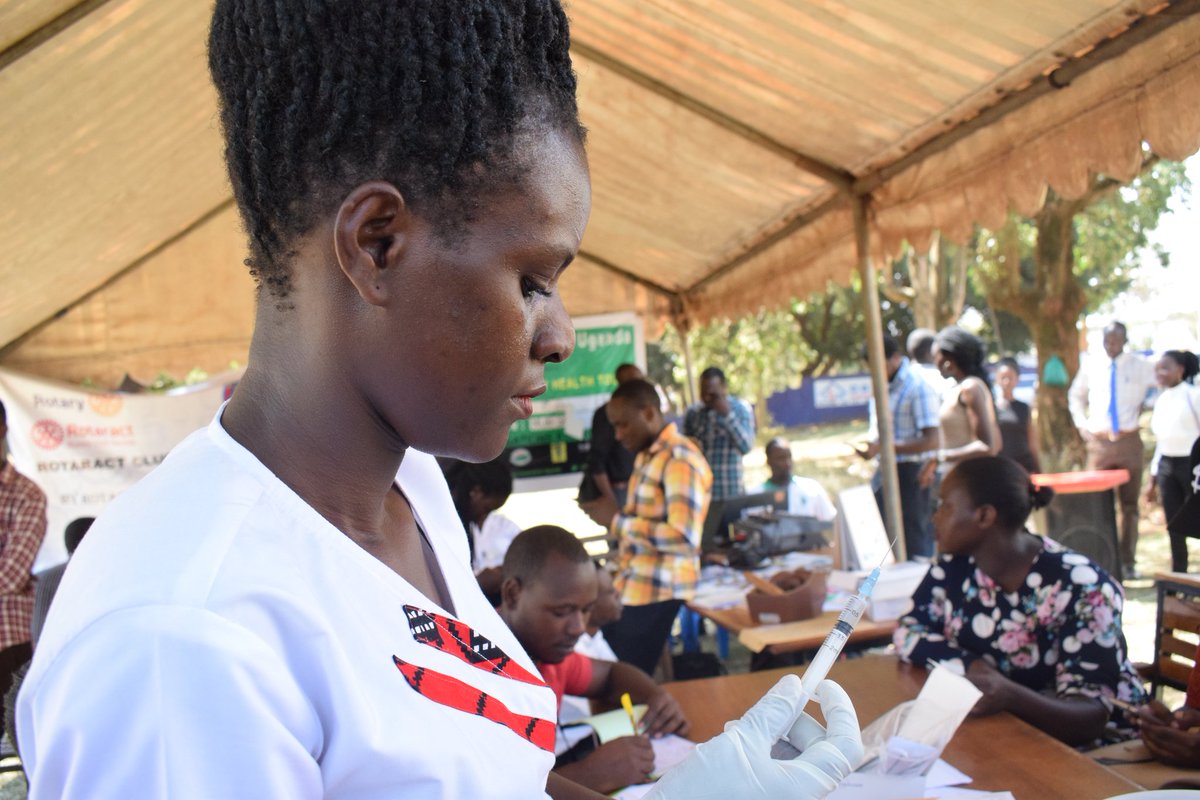 YAMuganda's tweet photo. Medical workers from Kawaala and Cambridge health medical centre are also here for #HIV counselling and testing, Hepatitis B testing vaccination
#University_Health_Tour #SASproject https://t.co/0HyQPYR0yM