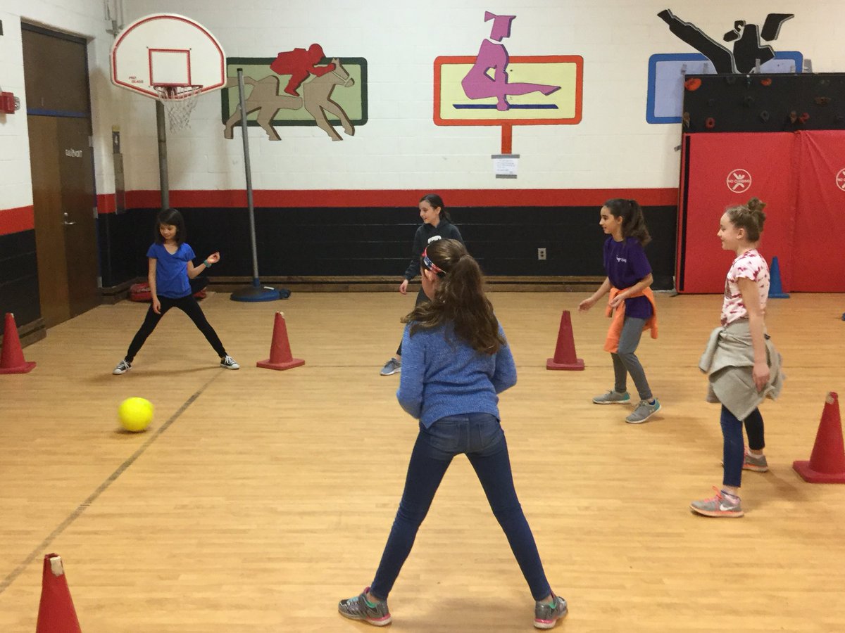 mygymlocker's tweet photo. I love having classes (4th grade) that are self sufficient! So I tried something today... and it has worked great to start the day! @MBESprincipal @kpcooke @CoachTayler @FCS_HealthPE @CoachConner2 #selfeducating #independent #workhardplayharder https://t.co/GW9VfKhKnH