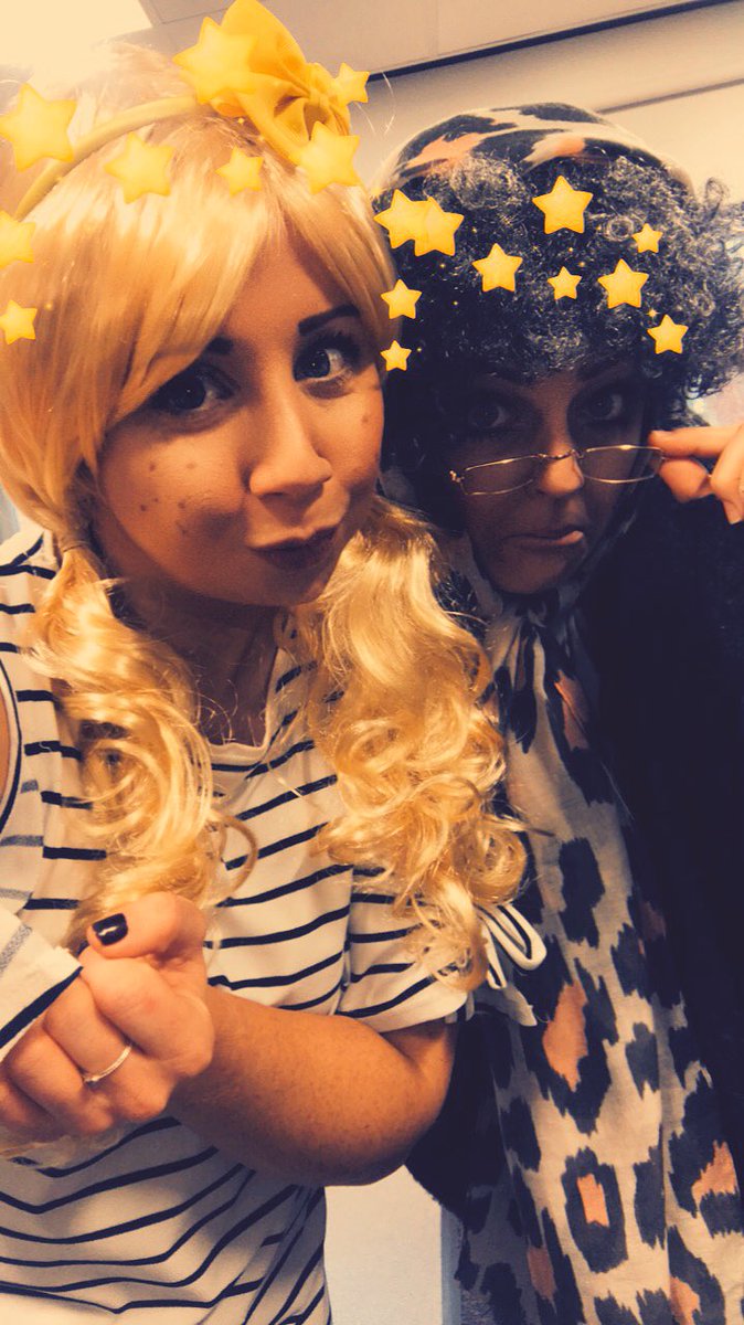 The storytellers <a href="/DewsburyRoadHub/">Dewsbury Road Hub</a> today. Lots of fun for #LibFestLeeds18 #libraries #storytelling #goldilocks #fairytales #Families <a href="/leedslibraries/">Leeds Libraries</a> @rachalate