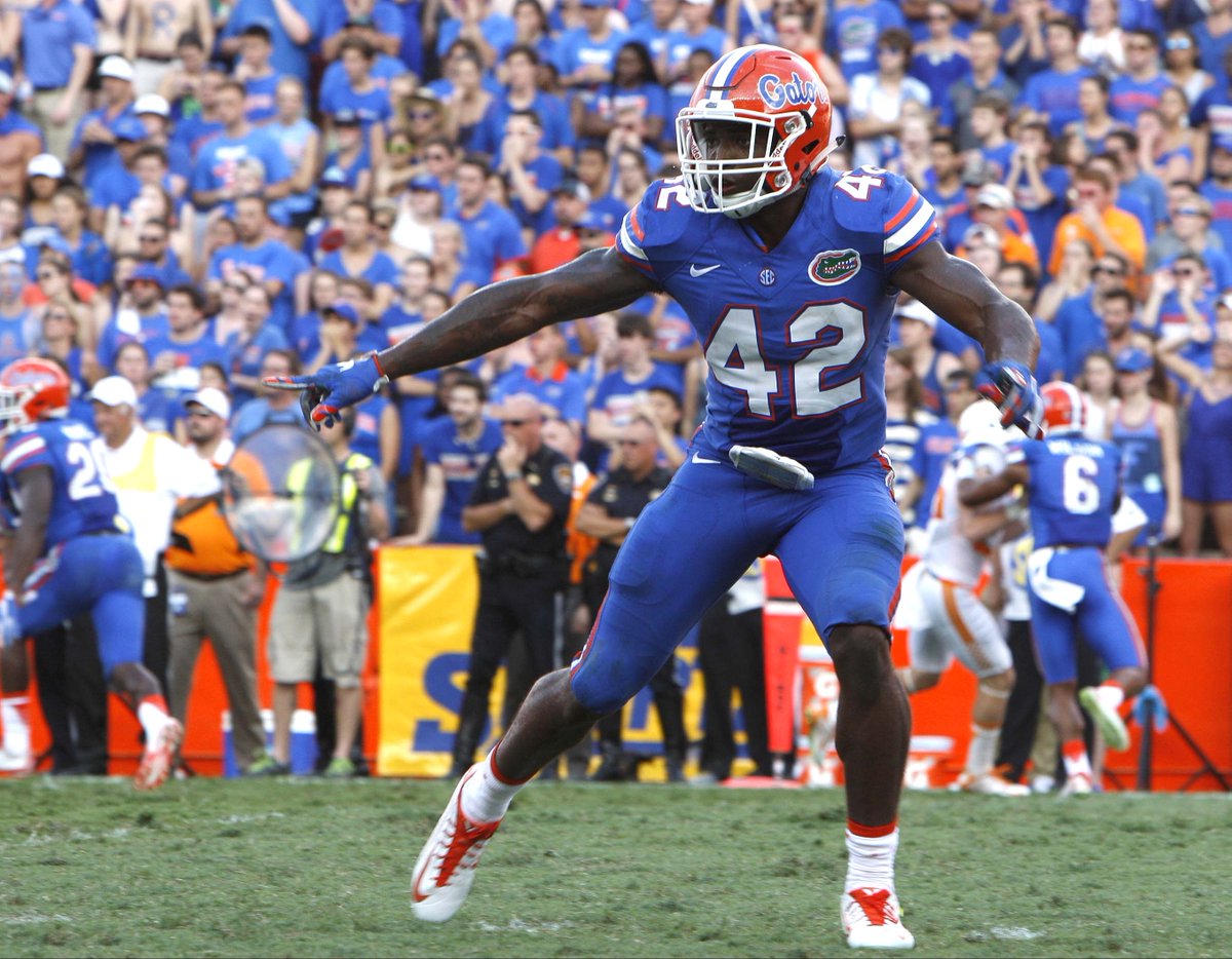 GatorsFB's tweet photo. #TransformationTuesday ✊

#GatorMade #GatorsAlways 🐊 https://t.co/qZMX22M3Hx