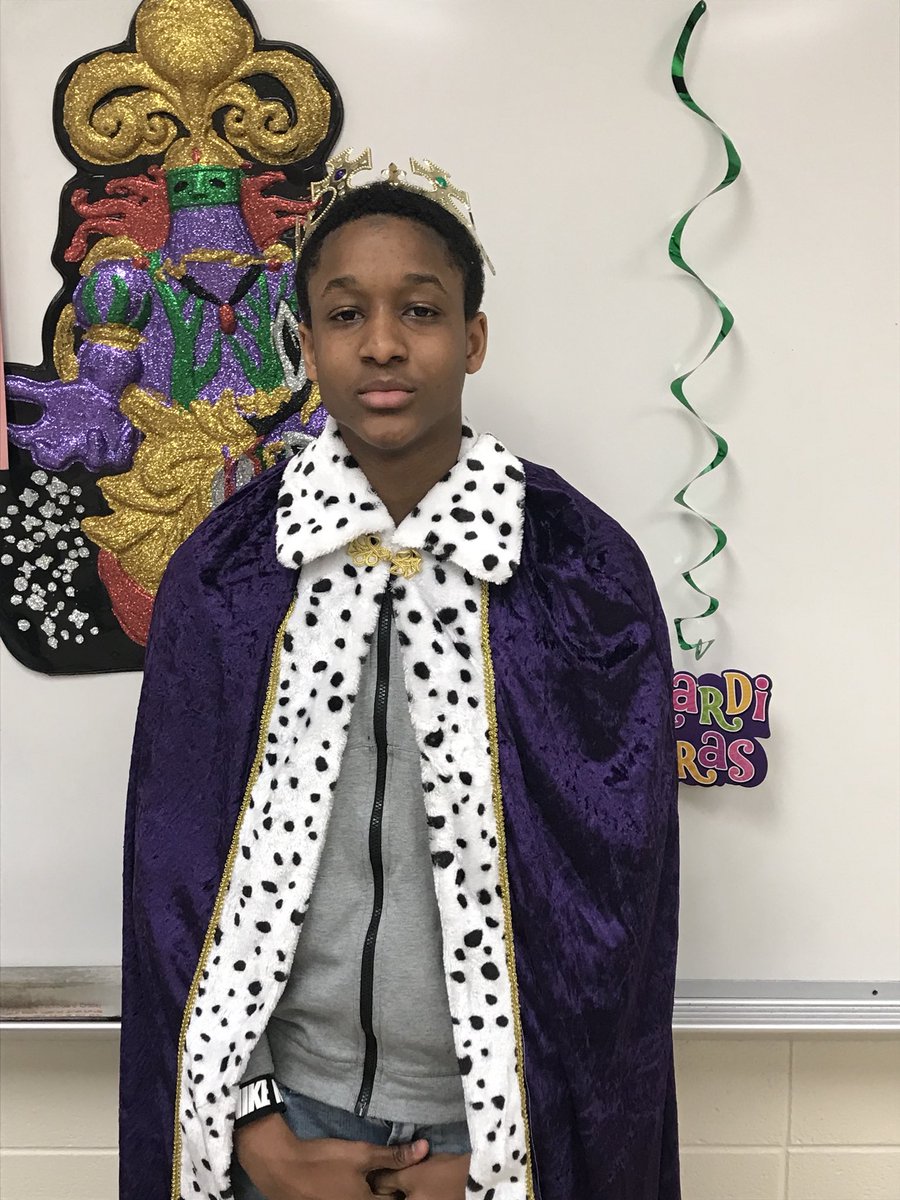 NPHSMmeJudy's tweet image. French 2 celebrating Mardi Gras with King Abu and anonymous Jester! #createextraordinary #newpalproud