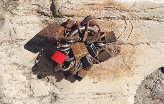 TravelcraftJrnl's tweet photo. ICYMI an update on love locks in Rome + Venice: https://t.co/6xmB5je6NX #traveltuesday #lovewithoutlocks cc @dawn_hawk https://t.co/Kgd8IoT6nI