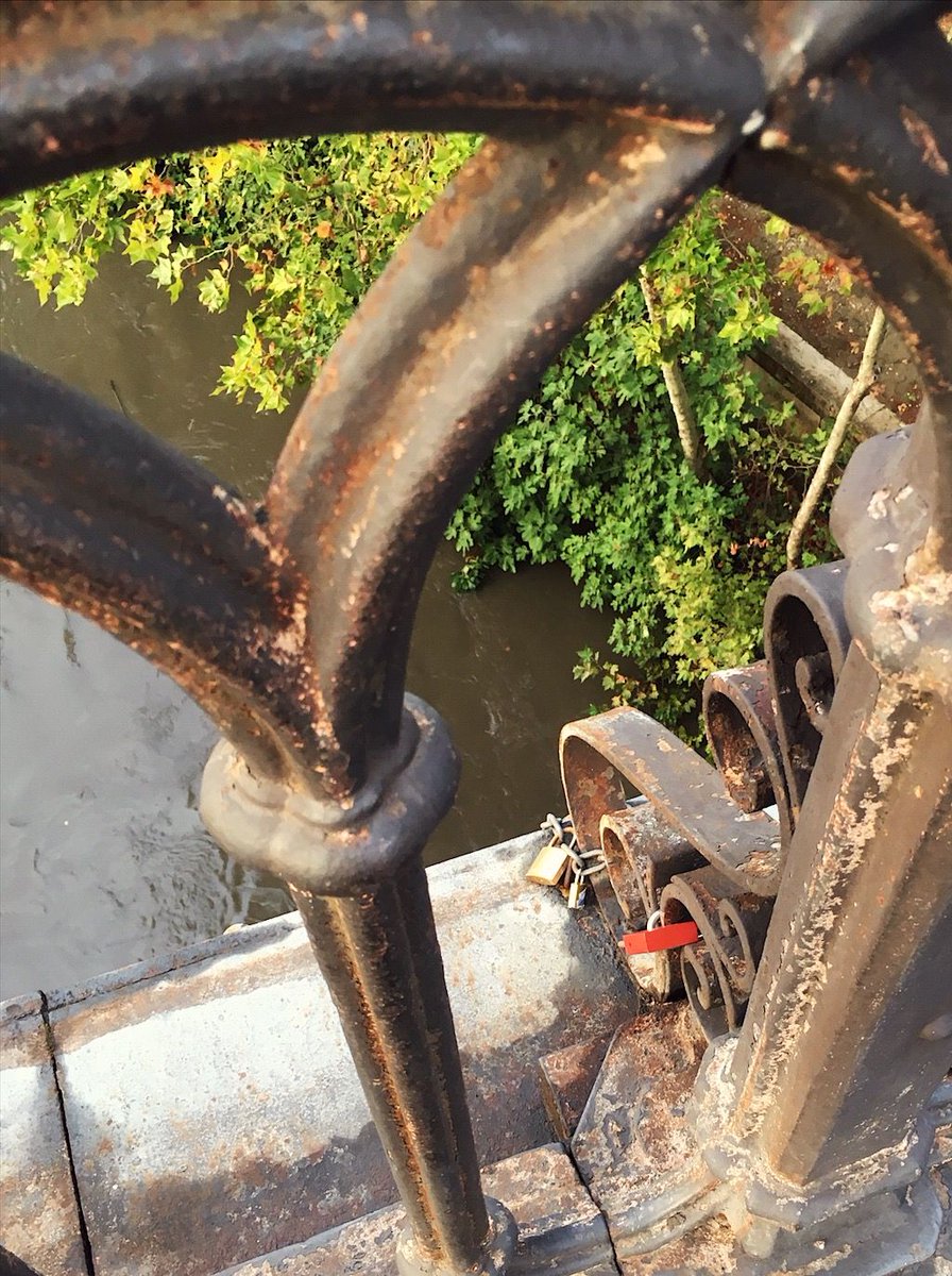 TravelcraftJrnl's tweet photo. ICYMI an update on love locks in Rome + Venice: https://t.co/6xmB5je6NX #traveltuesday #lovewithoutlocks cc @dawn_hawk https://t.co/Kgd8IoT6nI