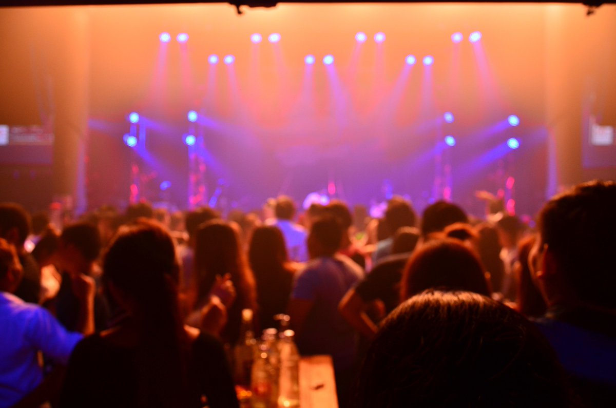lifestylebids's tweet photo. #Bid Now and could be the winner of our #VIP Package for 4 including complementary tickets, chauffeur driven car and 5-star stay for the #BritAwards 2018. Register now and get 50 #FREEBids as sign up bonus:https://t.co/ZzUyUJTZso https://t.co/YOvon4yayv