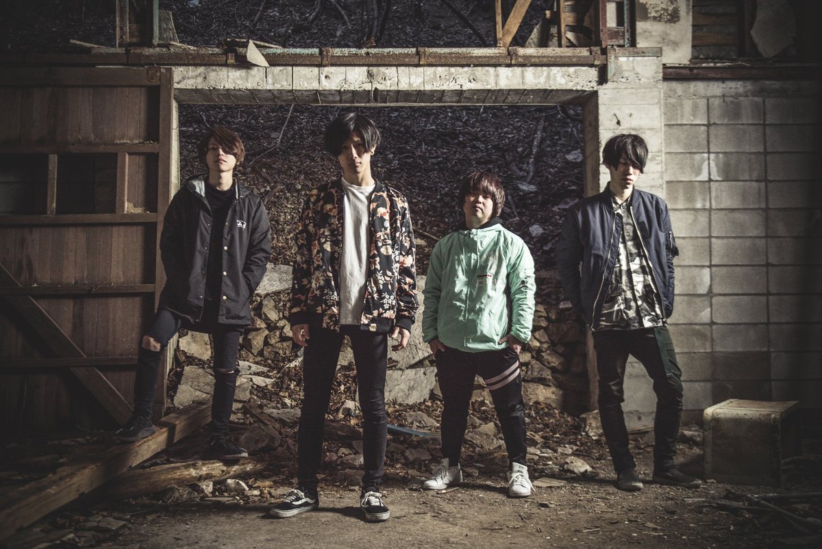 saintzjpn's tweet photo. 【🔥情報解禁🔥】

この度Full-Sizeは新メンバーを迎えて、SAINTZに改名します！
それに伴い新アー写を公開すると共に、重大告知。

Jester May Fail(ex.Demo'n'Actual)とのスプリットEP『Between Ⅱ Fires』を、TRIPLE VISION marketingより全国リリース決定！！！

死んでねえぞ https://t.co/RDsxvrb4j2