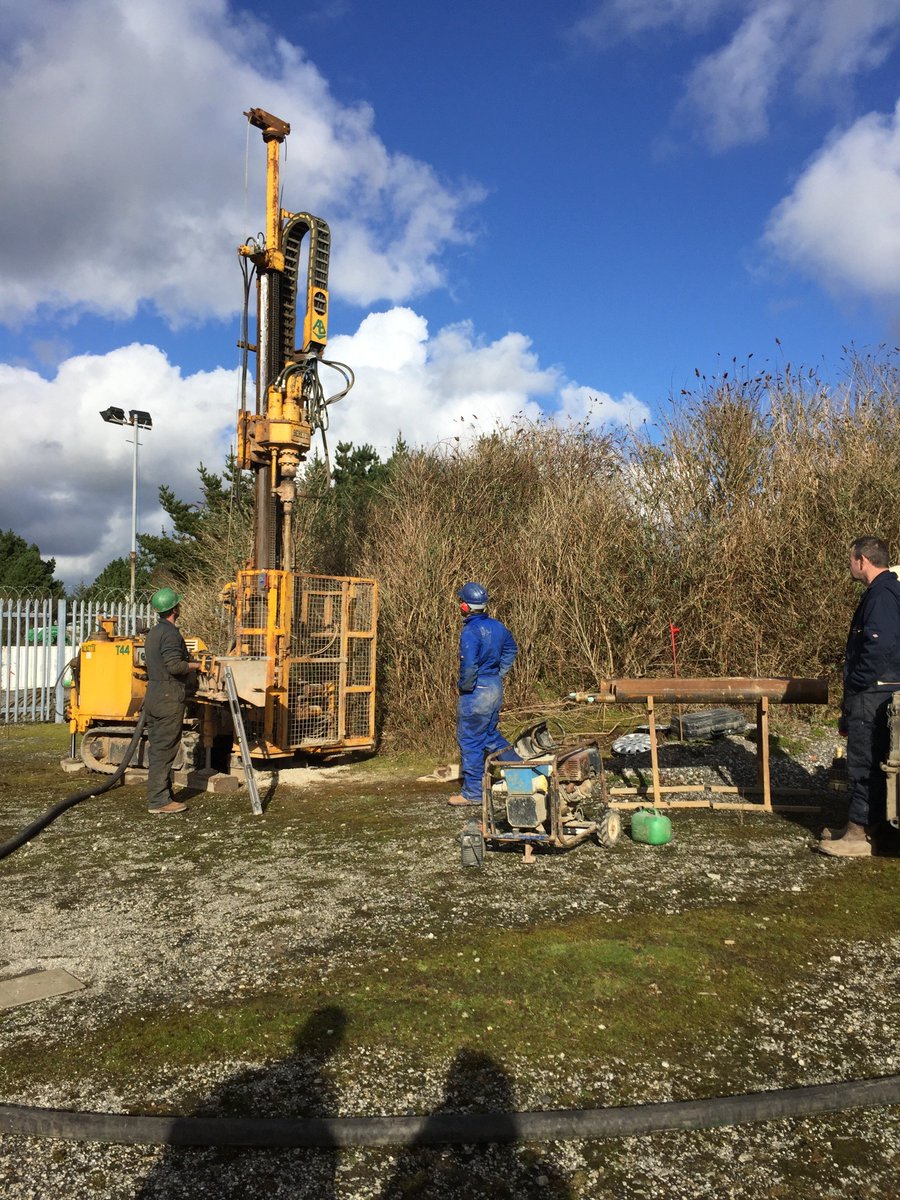 GeoScienceLtd's tweet image. Lucy was on site yesterday doing some cuttings logging for the #geology , the sun was shining, and the pilot hole was being drilled! @GELtd @PlymHotRocks @BritGeoSurvey #UDDGP #uniteddowns #cornwall #hotrocks