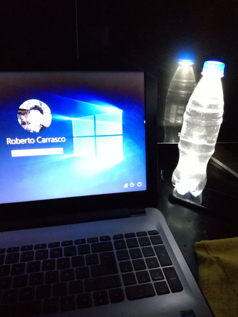 Robert_Wanka's tweet photo. Mi mejor lifehack 😅, para trabajos nocturnos en el computador 😉.
#somosverdes 🌿🌻 https://t.co/pCHLTVVdSM