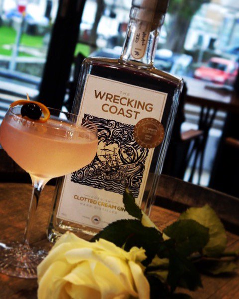 _WreckingCoast_'s tweet photo. #ValentinesDay Burlesque Martini from Best Cocktail Bar Grand Finalists @ncwine1 enjoy!
50ml @WreckinCoastGin 
50ml Briottet Pamplemousse Liqueur
20ml St Petroni Vermu
5ml Fresh Lemon Juice
4 dashes @Bitter_Union Aromatic Bitters
Shake with ice, double-strain in a Daiquiri Coupe https://t.co/jC7eRXRfqM