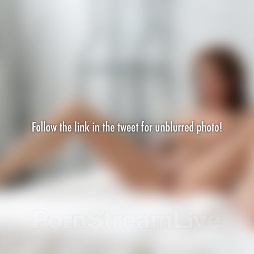 I've posted something on my fan page! Check out now -> https://t.co/JXwszilNUS https://t.co/t8zF0B8V