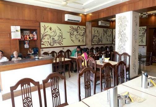 etajmahaltour's tweet photo. #RambabuParathaBhandar
Shop in #Belanganj known for its mouthwatering #Parathe served with Curry. Parathe baked on tawa with #DesiGhee
Once you are in #Agra- make sure to taste Parathe stuffed with delicious food
Plan your #TriptoAgra Today- https://t.co/7XwB26xBRm #etajmahaltour https://t.co/TDfYhzfdRI
