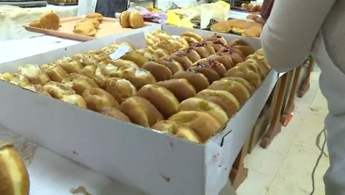 wkyc's tweet image. It's #FatTuesday! Time to indulge on paczki in Cleveland: on.wkyc.com/2ssbpAe. Who has the best paczki in Northeast Ohio? @TiffanyTarpley @MichaelEstimeWX @holliesmiles