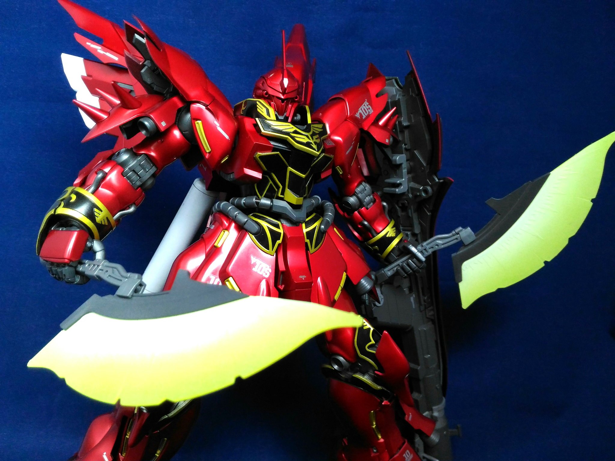 永遠の蒼 Mgシナンジュver Ka完成 キャンディー塗装 ガンメタ メタリックデカールと超キラキラ仕様 保持力に難あるキットでしたが改修によりバズーカもしっかり構えられます ガンプラの画像貼るとrtされると聞いて T Co 7gktxwaewu