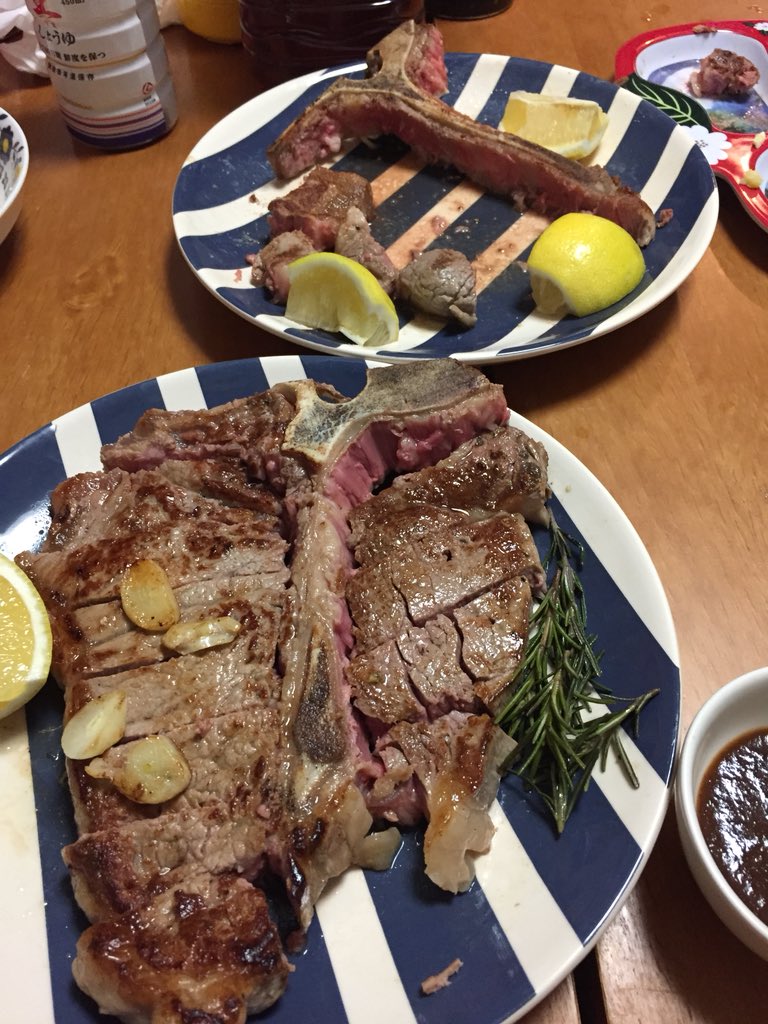 cffc381's tweet photo. 食うぞー!
#Tボーン
#ポーターハウス
#6lb https://t.co/80UCZbEpHO
