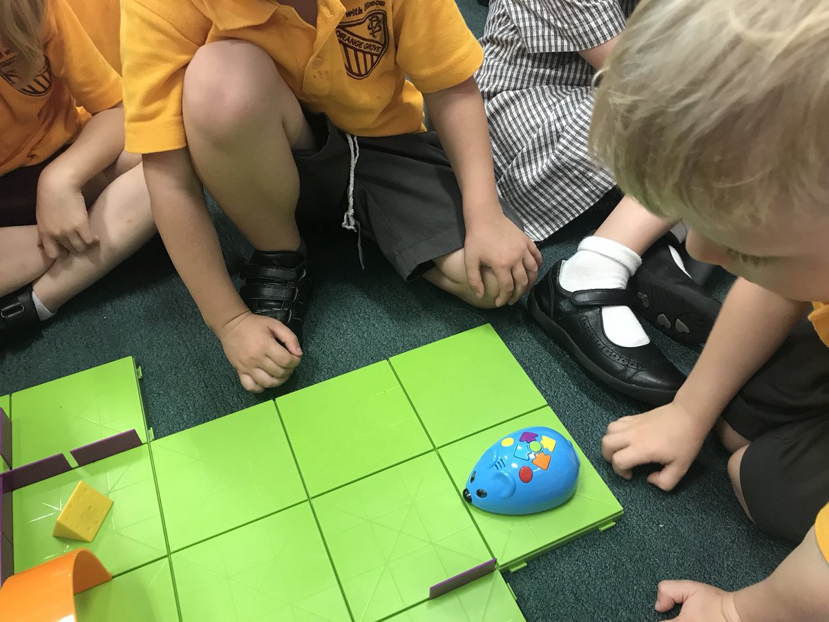 katejones117's tweet image. Coding in Kindergarten #coding #Kindergarten #robotmouse #collaborative #futurefocused @FuturesLearning @NSWEducation