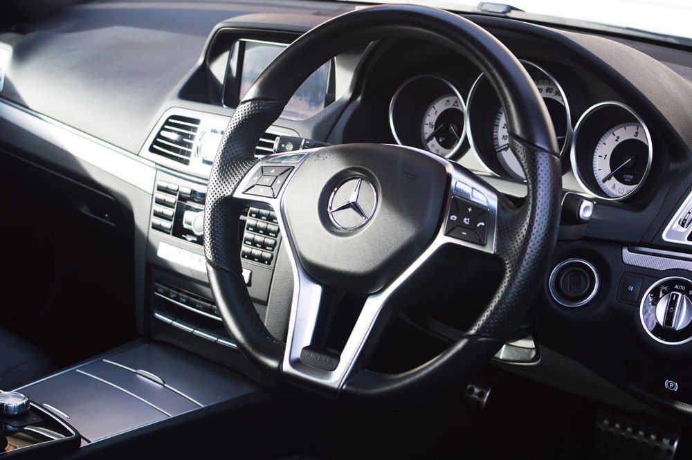 sparc_digital's tweet photo. Someone was lucky to get a nice car from @PortlandAutos as I'm thinking of offering product photography it would be silly not to get some photos of this great car.

What do you think?

#Mercedes #nice #interior #photos #doncasterisgreat #car #motor @MercedesBenz https://t.co/DABlsOU9pZ