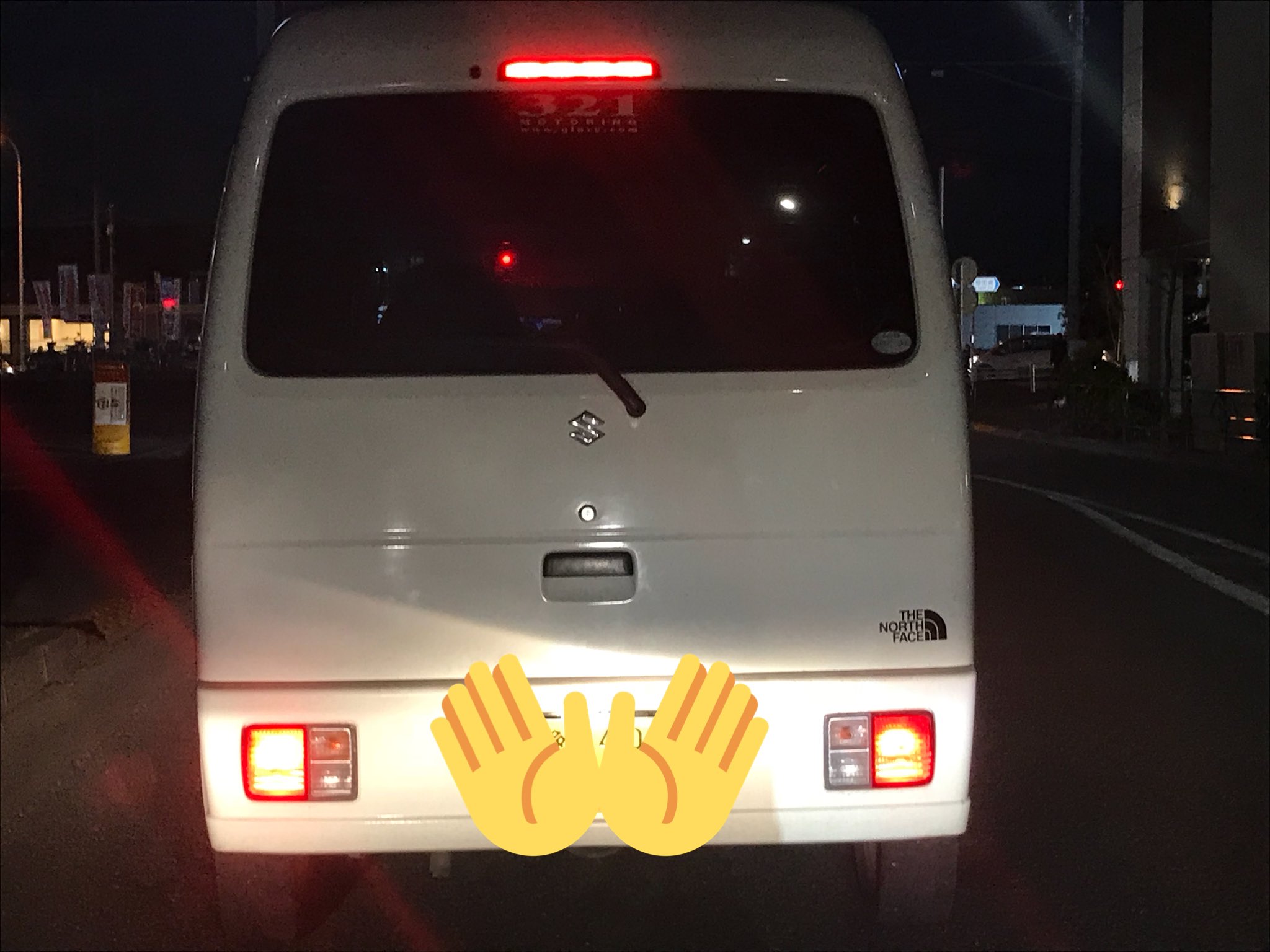 裕太 みんちあ こんなダサい車なのにノースフェイスのステッカー付けてるだけでめっちゃ機能的でおしゃれな車に見える 笑 T Co U4nrfbuai2 Twitter