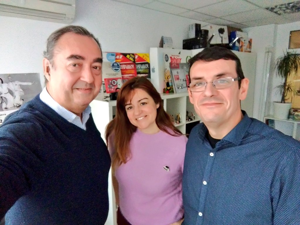 luisfernandez's tweet photo. Siempre es un placer reunirse con @EvaRomeu y @marcmauba para intercambiar ideas sobre #SocialMedia y el apoyo de #Influencers como los de #tbnetes y #travelbloggers https://t.co/k9YZDc4KXJ