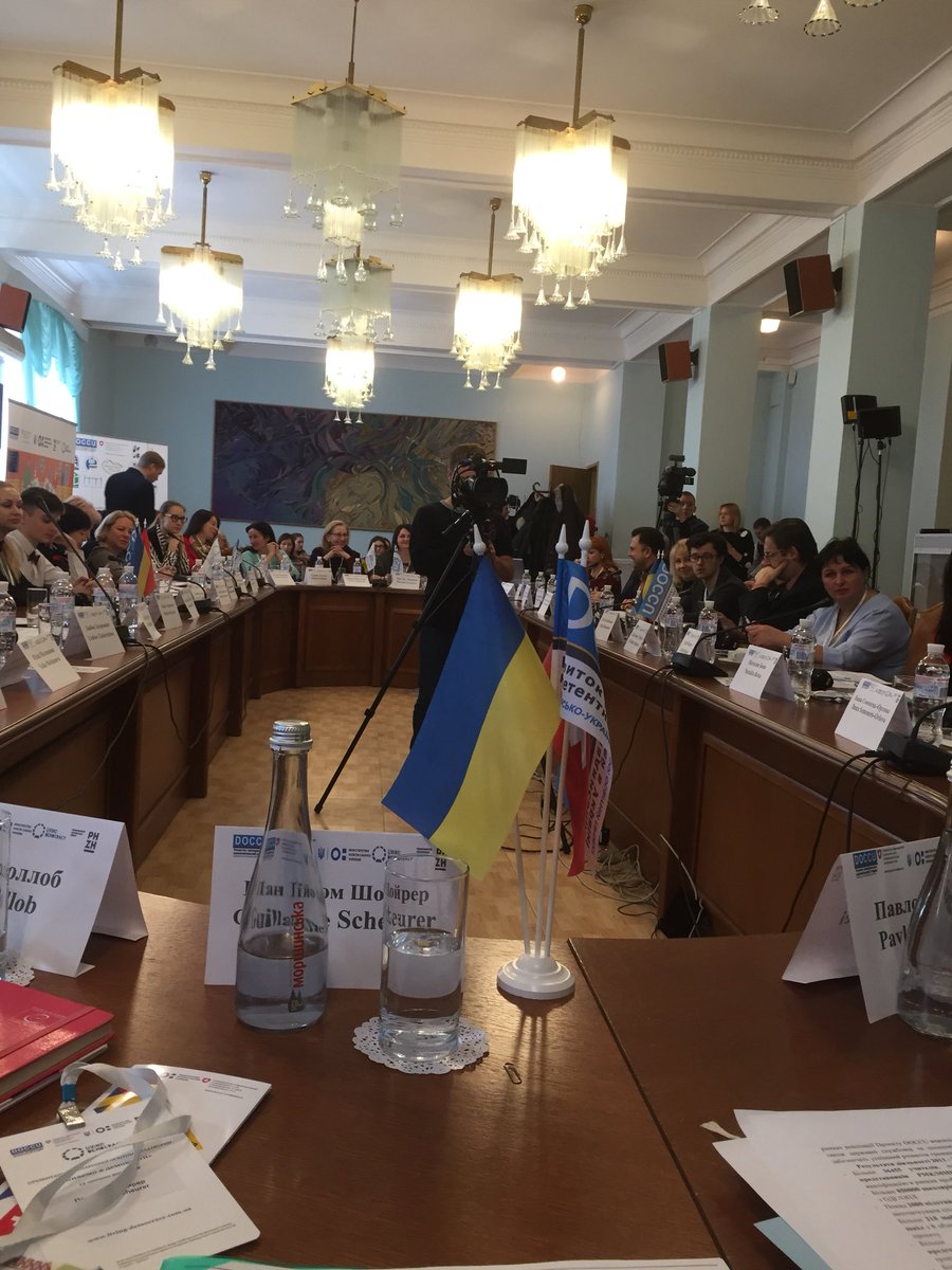 SwissUA's tweet photo. Launching of website https://t.co/b4sv0h6xh7, a new educational platform for professors, students, teaches and principals of all schools in #Ukraine. Joint initiative of @MON_UKRAINE & National Agency of Civil Service, in cooperation with 🇨🇭funded #DOCCU Project https://t.co/WPYHyWSWGj